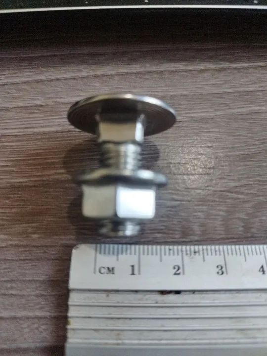 Parafuso francês M 10x30 com porca - Foto 2