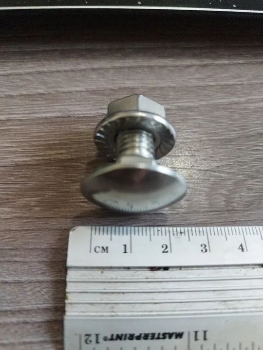 Parafuso francês M 10x30 com porca - Foto 3