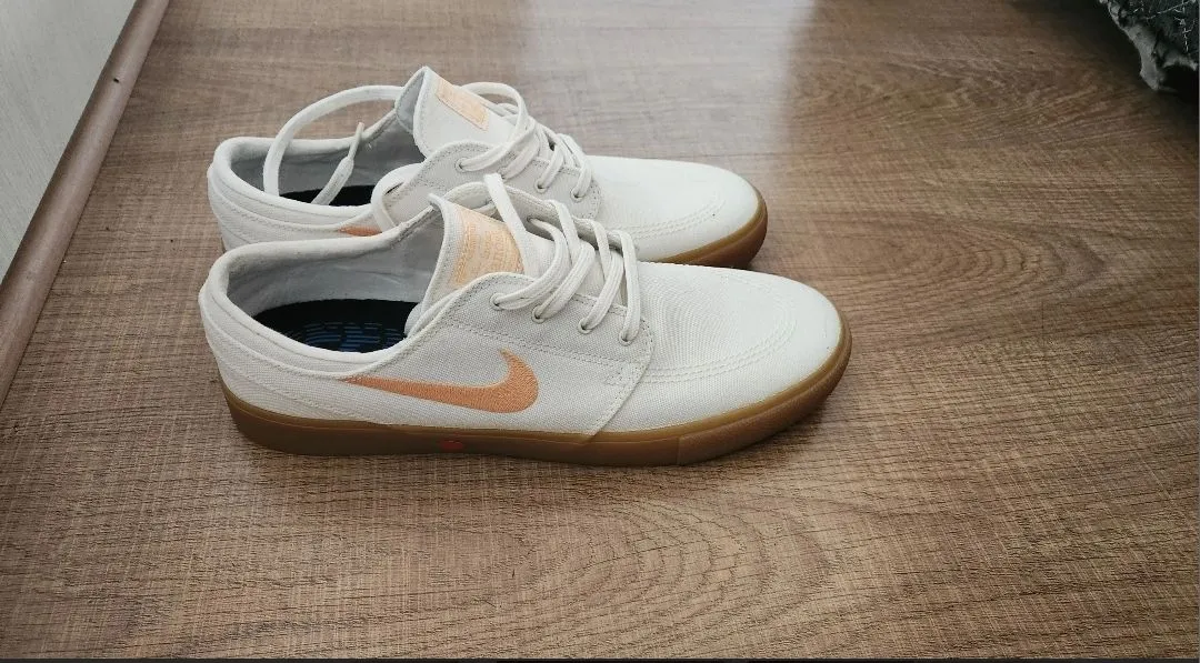 Nike Janoski