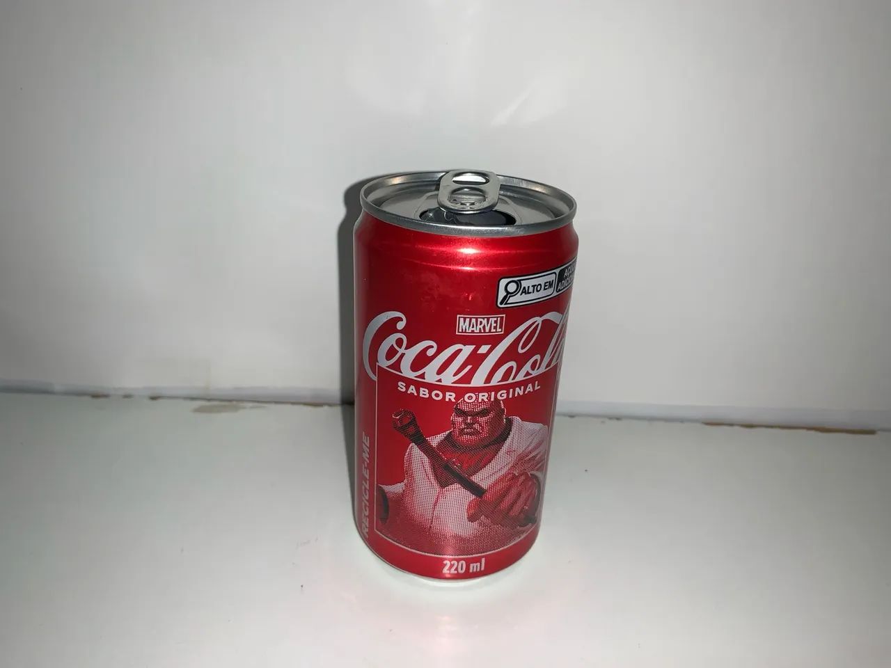 Lata Coca Cola Marvel 2024 Rei do Crime 220ml Vazia Higienizada - Foto 3