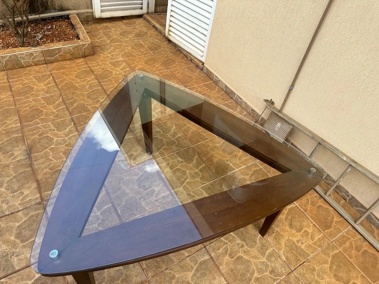 Mesa de Jantar Triangular em Madeira Maciça - Foto 4