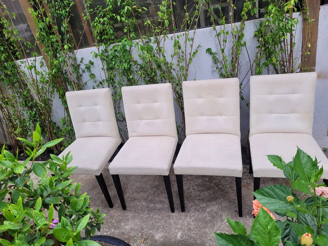 Conjunto de 4 Cadeiras.