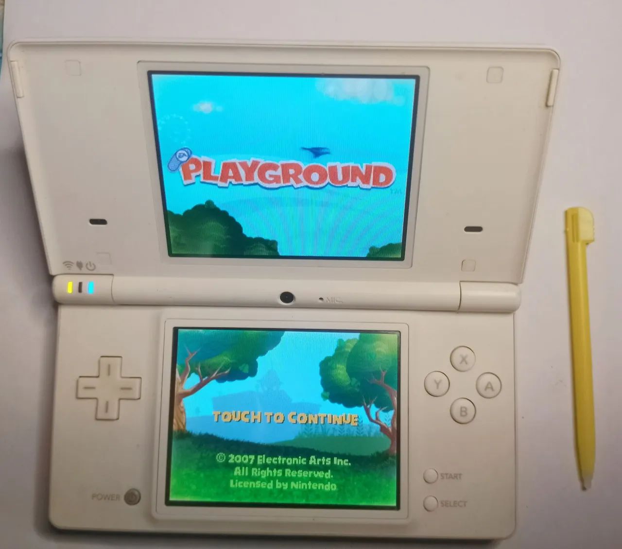 Popular Nintendo DSi in White