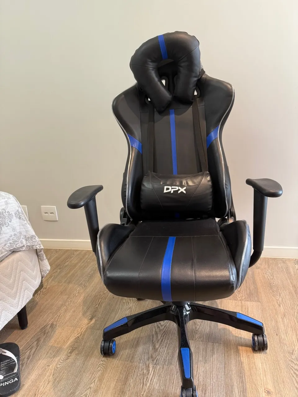 Cadeira Gamer DPX com design moderno e confortável