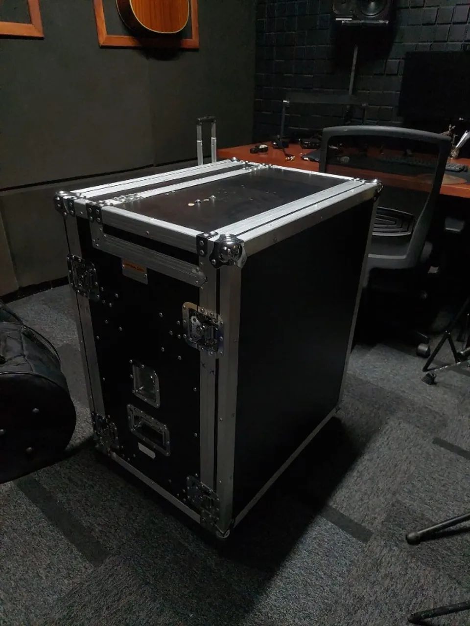 ? Rack de Som 9U com Monitor LG Integrado Completo, Pronto para Uso e em Perfeito Estado