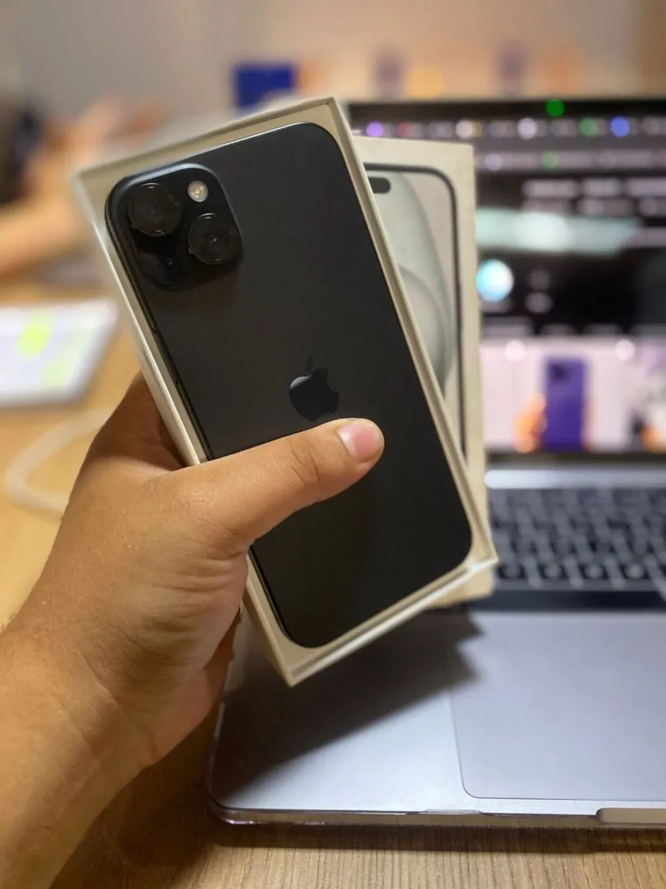 Vende-se iphone 15 plus com 256g de memória 