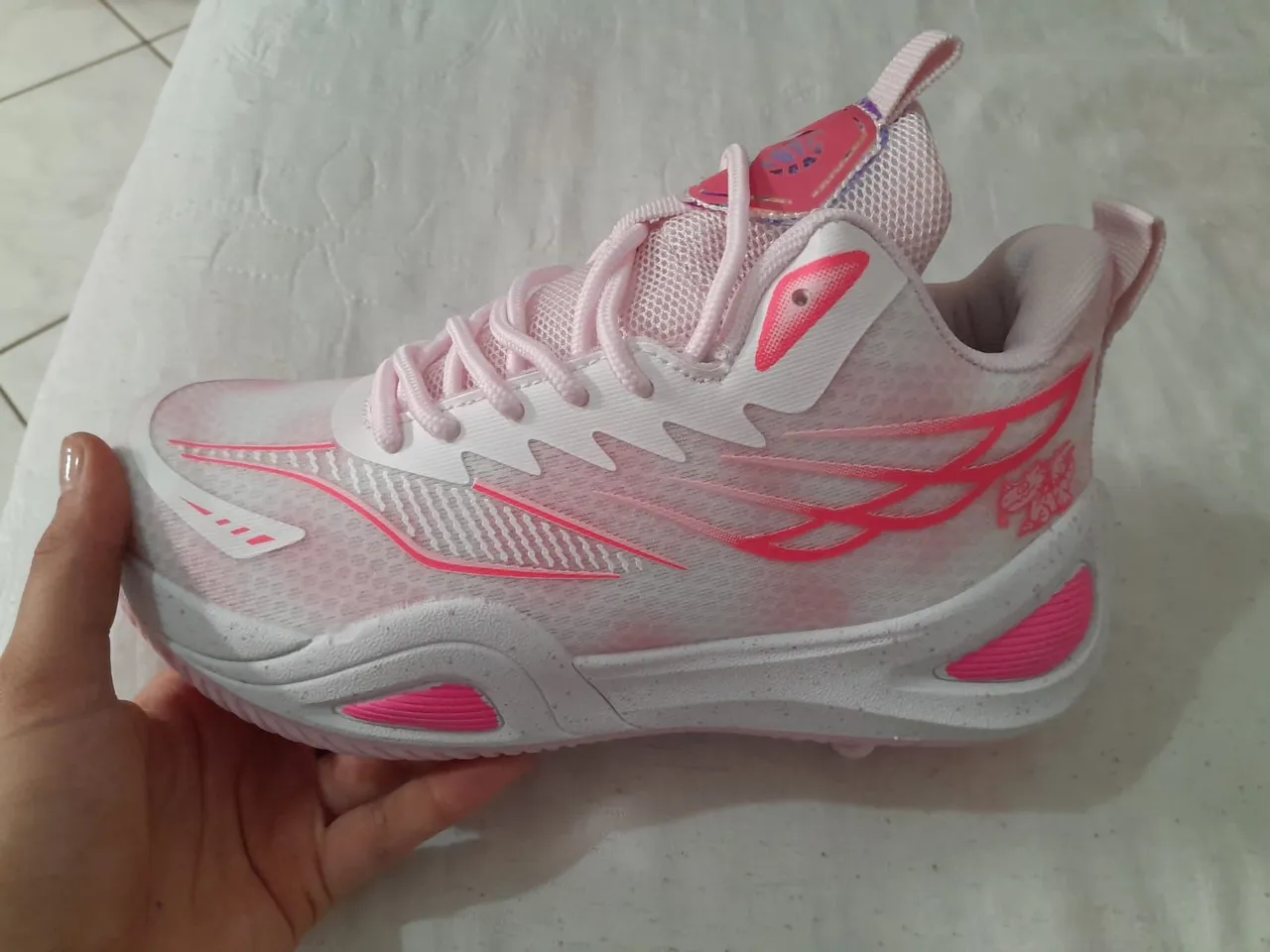 Tênis Esportivo Rosa Feminino - Conforto e Estilo!