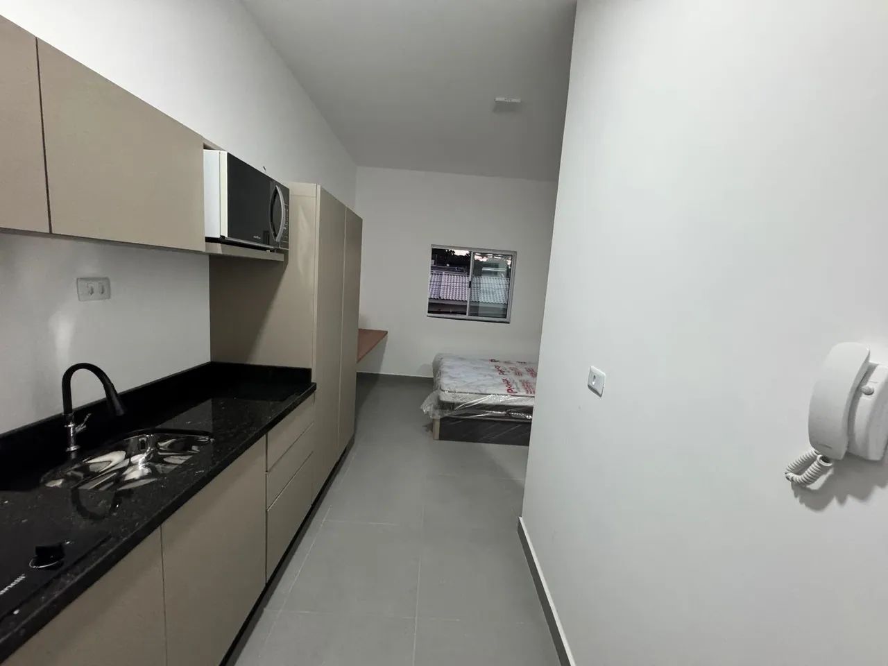 Kitinet para aluguel tem 23 metros quadrados com 1 quarto em Capão Raso - Curitiba - PR