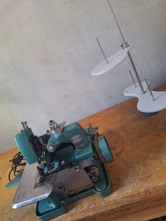 Máquina Overlock - Foto 2