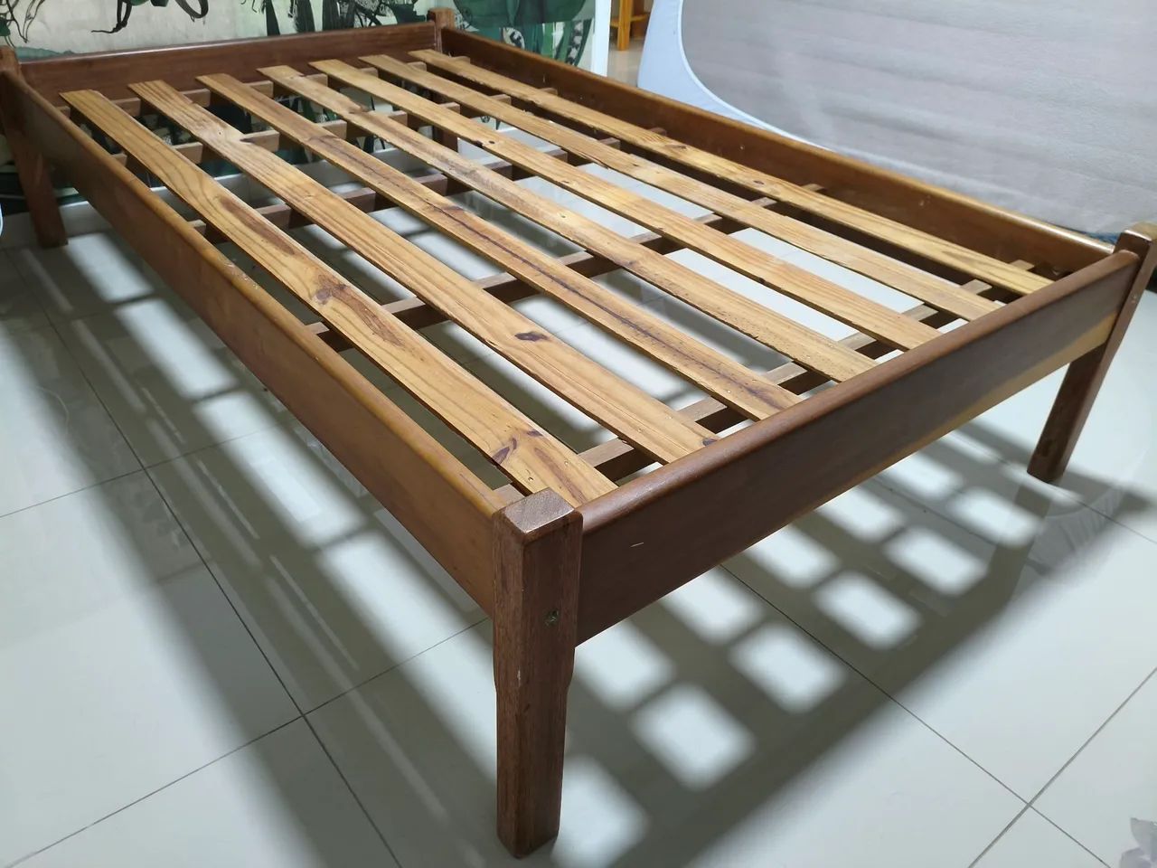 Cama madeira maciça (cedro)