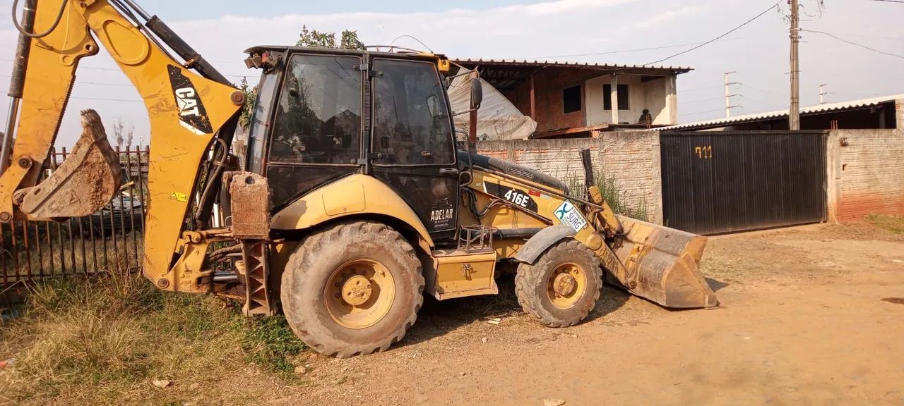 Retroescavadeira Caterpillar 416E