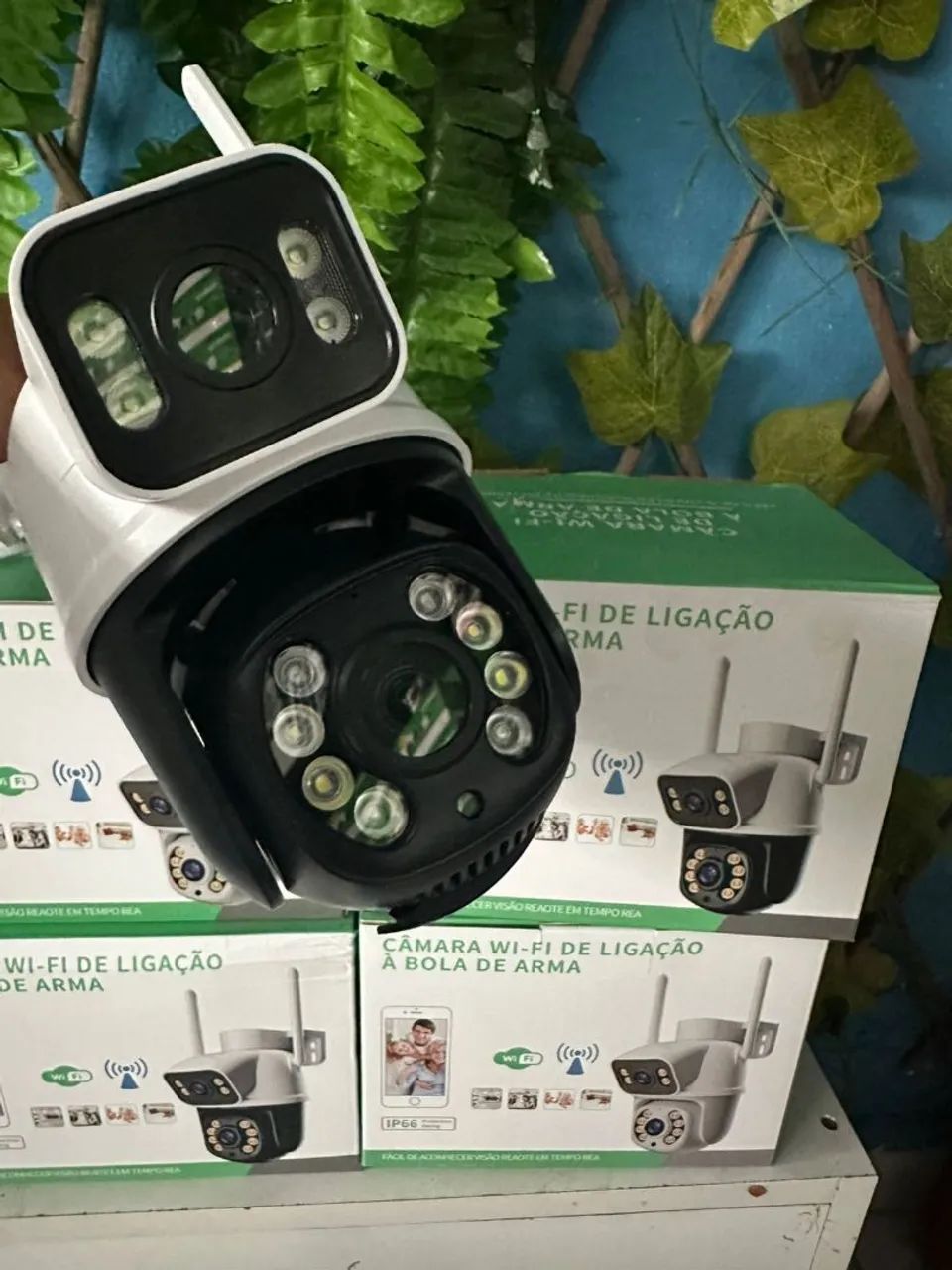 Câmera de segurança wi-fi de lente dupla full HD gira 360 e com visão noturna. - Foto 4