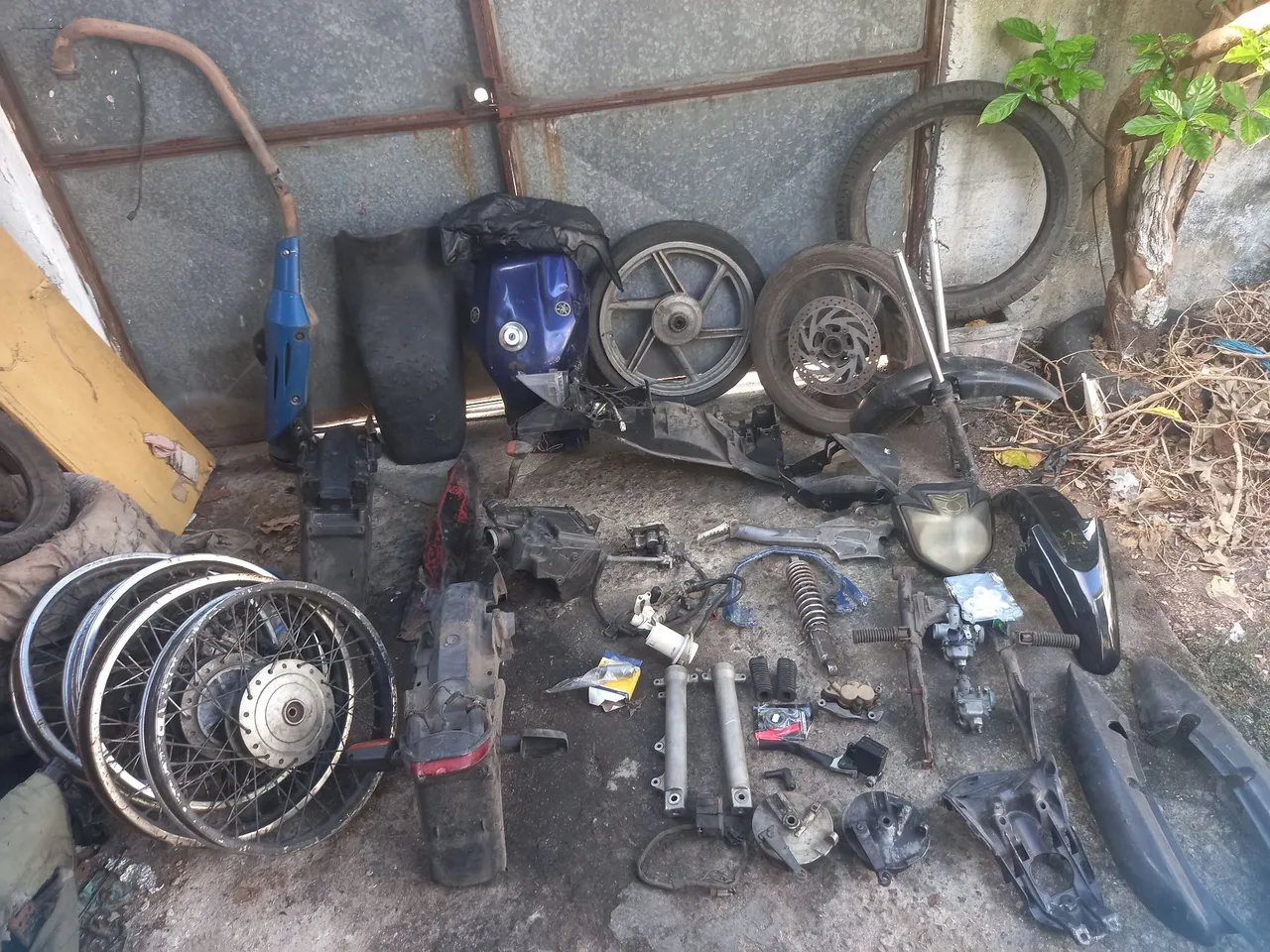 VENDO PEÇAS DE MOTOS: FAZER 250 2008/13 e TITAN 150/125.