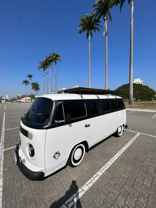 Kombi Linda toda nova a toda prova aceito troca leia!!
