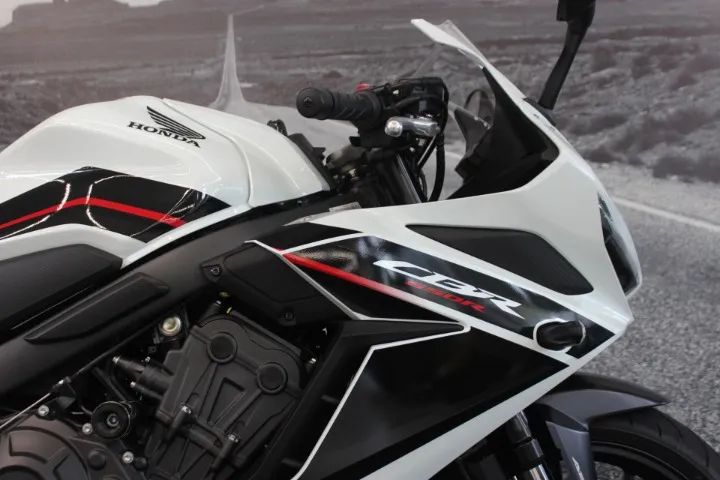 HONDA CBR 650R 2024 - Foto 4