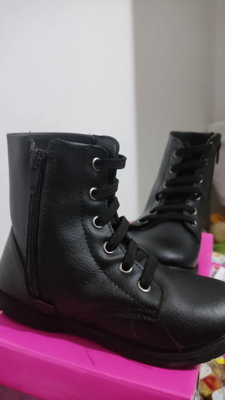 Botas infantis pretas