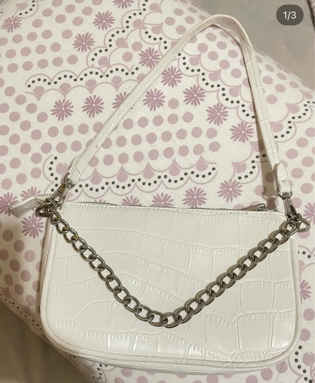 Bolsa Branca com Corrente