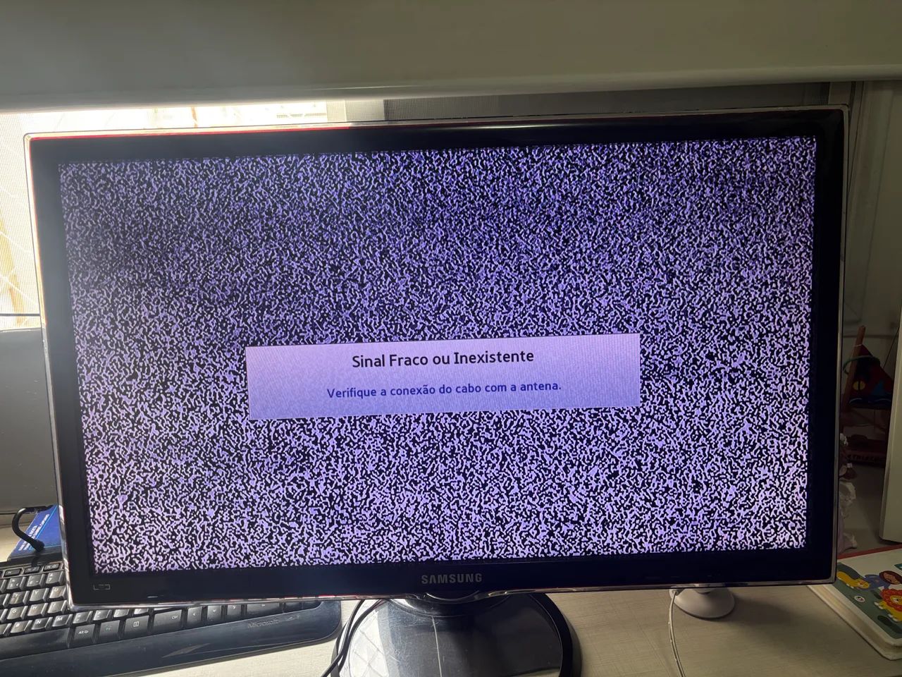 TV / Monitor Samsung, 27 polegadas.