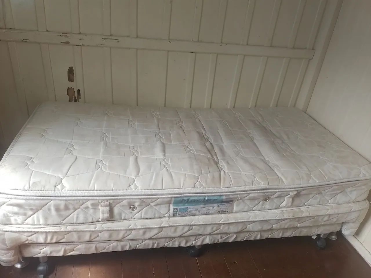 Bi cama de solteiro 