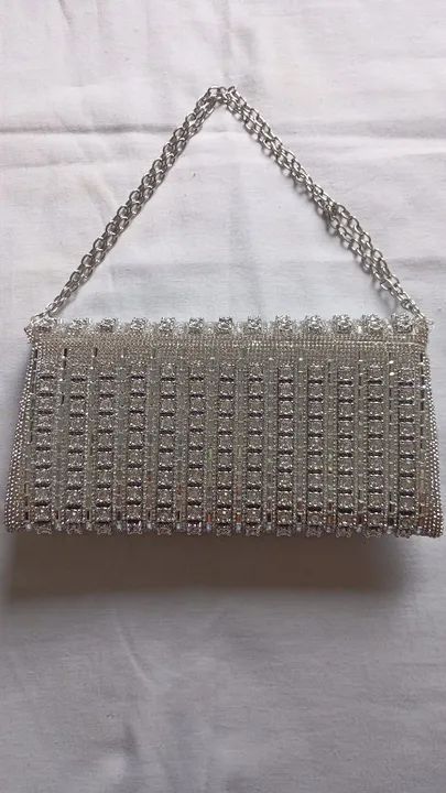 Bolsa de mão Festa prata com detalhes em pedraria Nova - Foto 2