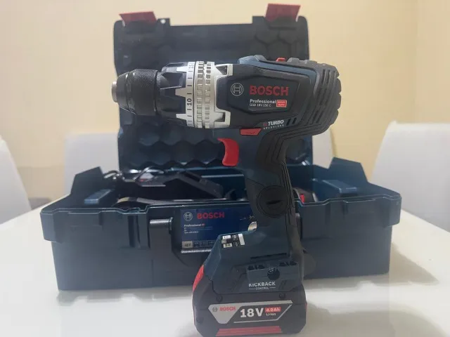 PARAFUSAEIRA E FURADEIRA DE IMPACTO A BATERIA BOSCH