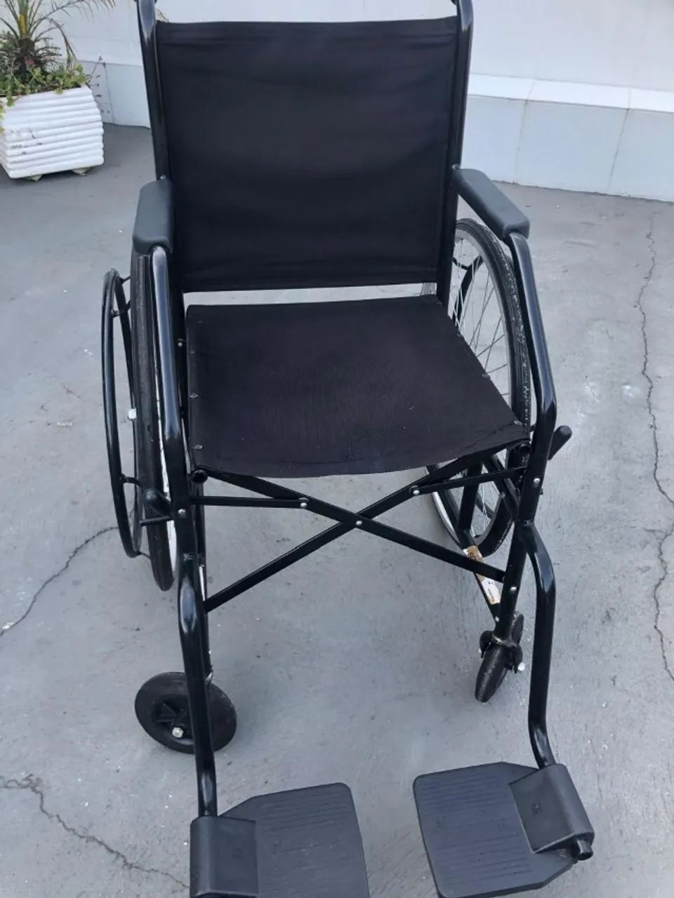 VENDE CADEIRA DE RODAS - Foto 4