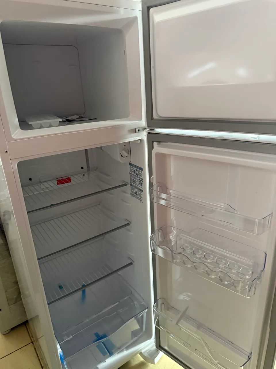 Geladeira Electrolux 260 Litros - NOVA, LACRADA E COM GARANTIA - Foto 2