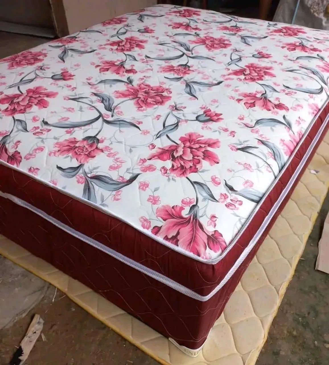Cama de casal acolchoada com entrega grátis - Foto 3