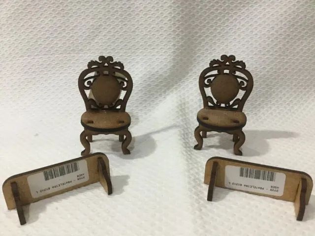Miniaturas MDF 2 Cadeiras Colonial + 2 Prateleiras Suspensas