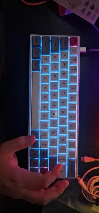 Teclado Mecânico 60% RGB - Com Software Avançado - Modelo Branco