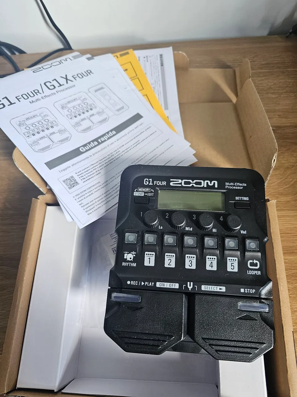 Zoom G1 Four Multi-Efeitos Guitarra
