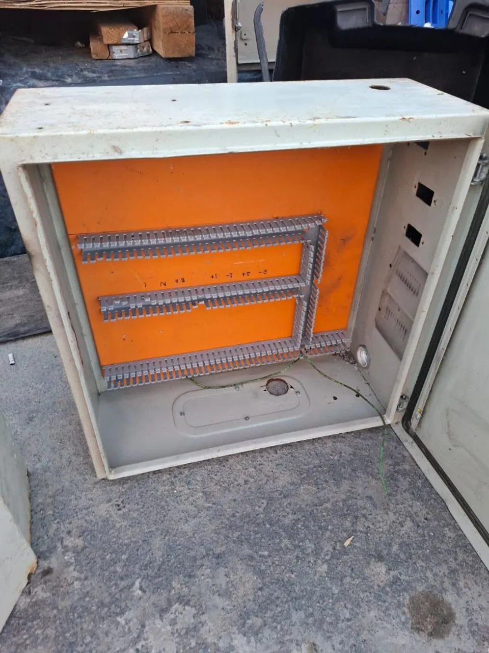 Quadro de Distribuição Elétrica Usado