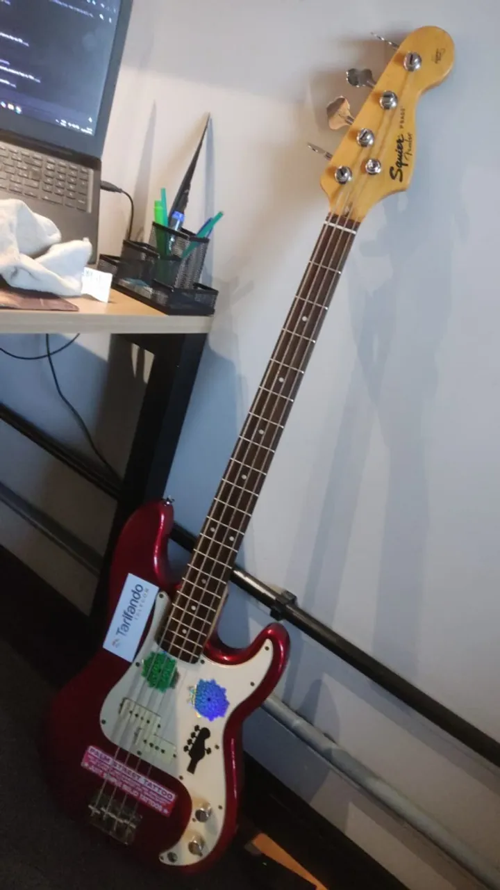 Baixo Squier Precision