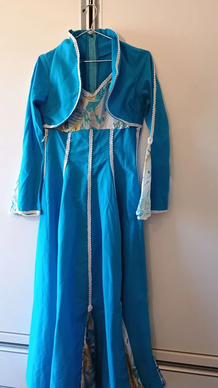 Vestido de prenda gaúcha azul com flores