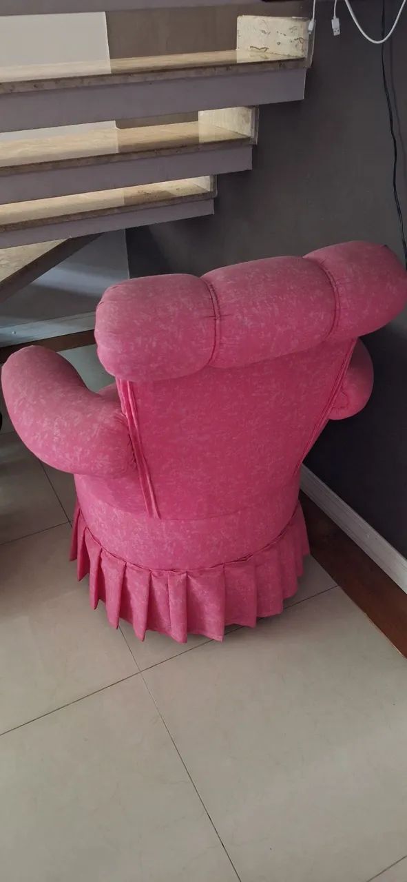 Poltrona estofada Rosa - Ótimo estado - Foto 4