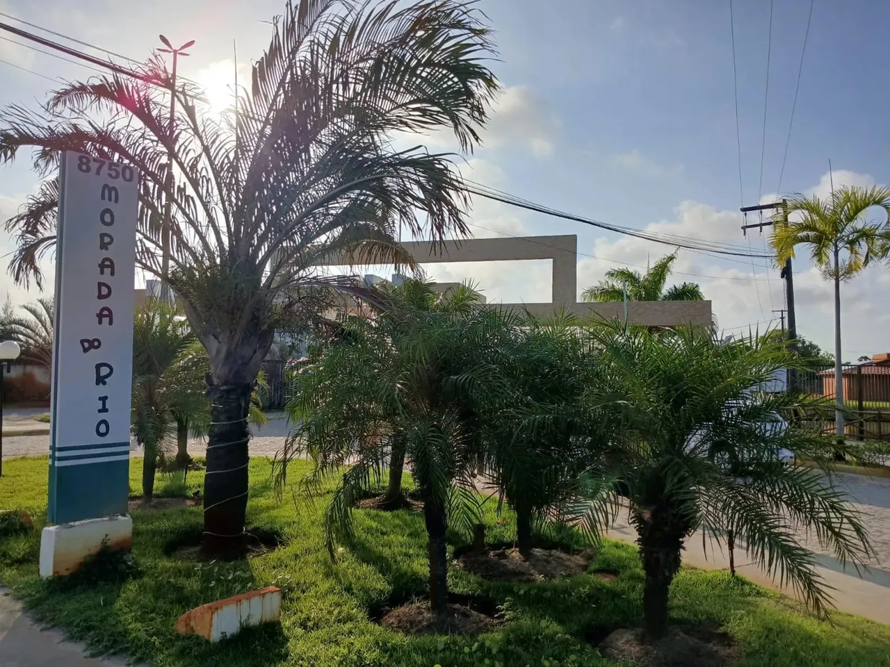 IMOVÉL DISPONÍVEL PARA LOCAÇÃO NO CONDOMINIO MORADA DO RIO COM 370 METROS QUADRADOS