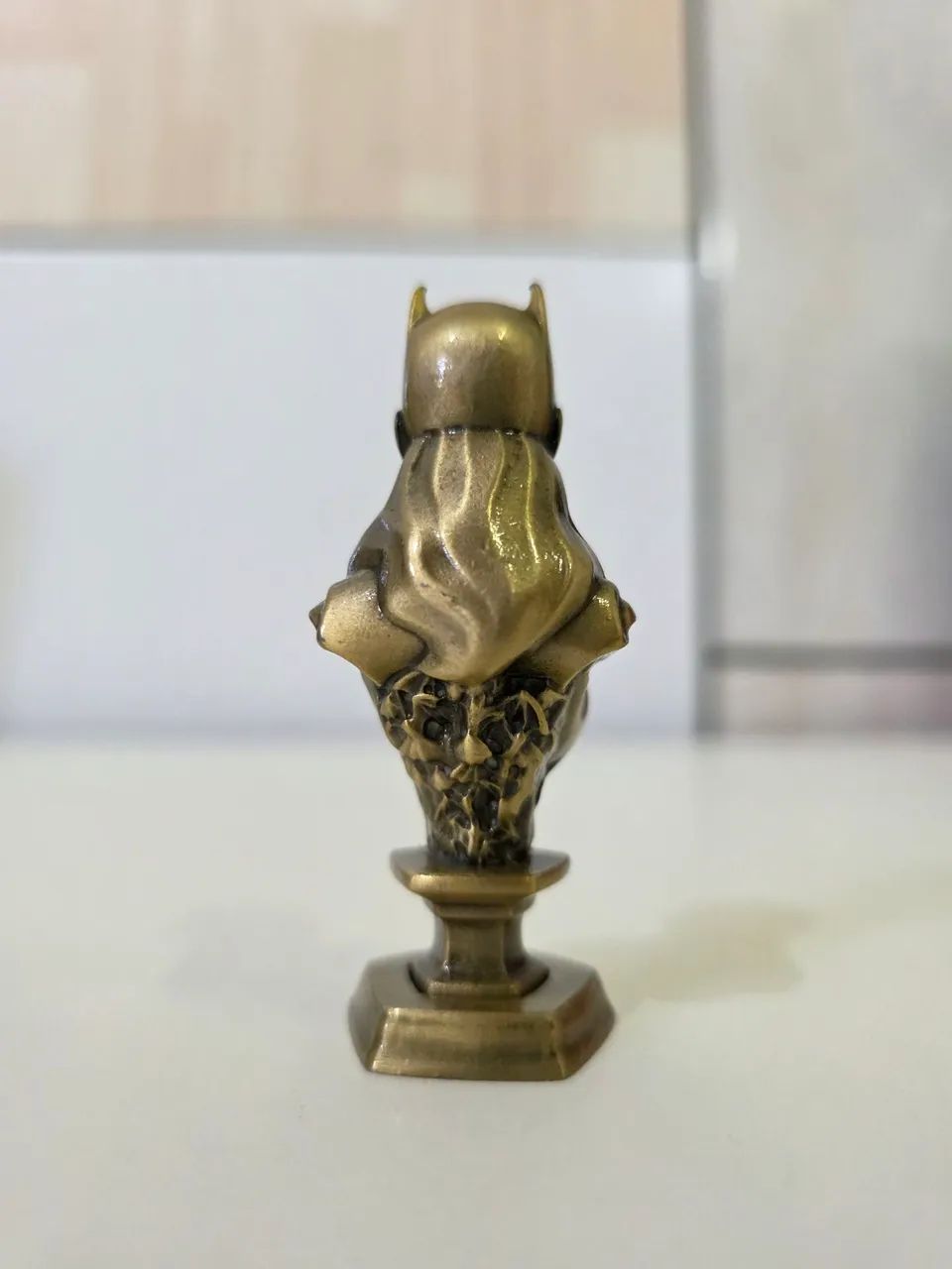 Busto Batgirl - Omelete Box / DC / Peça de Metal - Foto 5