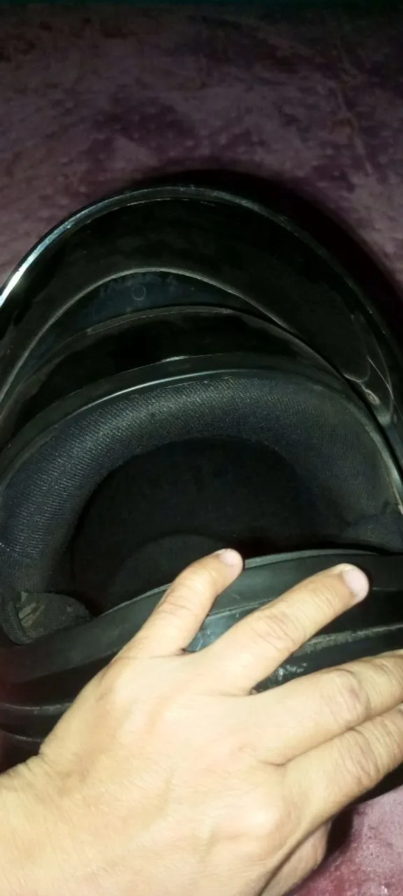 Capacete de moto preto