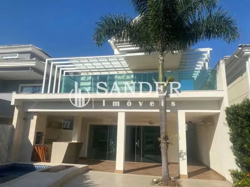Casa em Condomínio - Triplex / Residencial / Vargem Grande