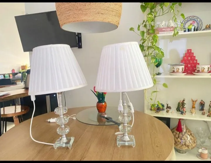 Lindo Abajur de Cristal com Cúpula Branca