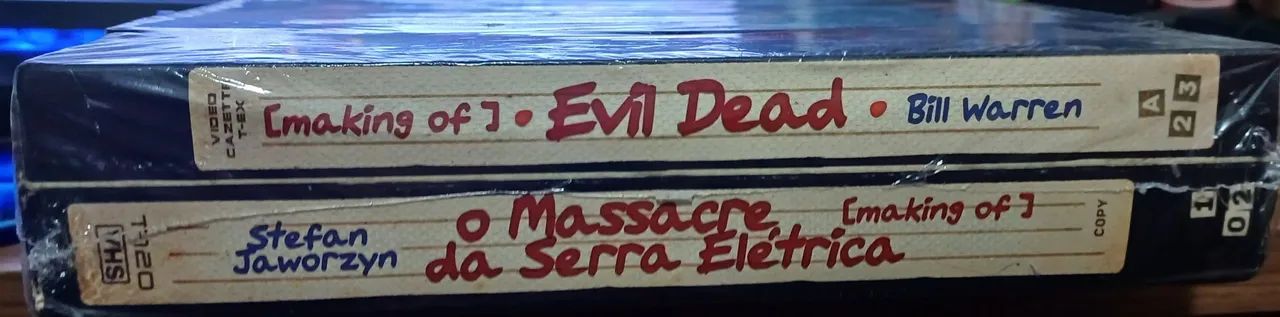 Livro Evil dead e massacre da serra elétrica capa vhs (lacrados) coleção dissecando - Foto 3