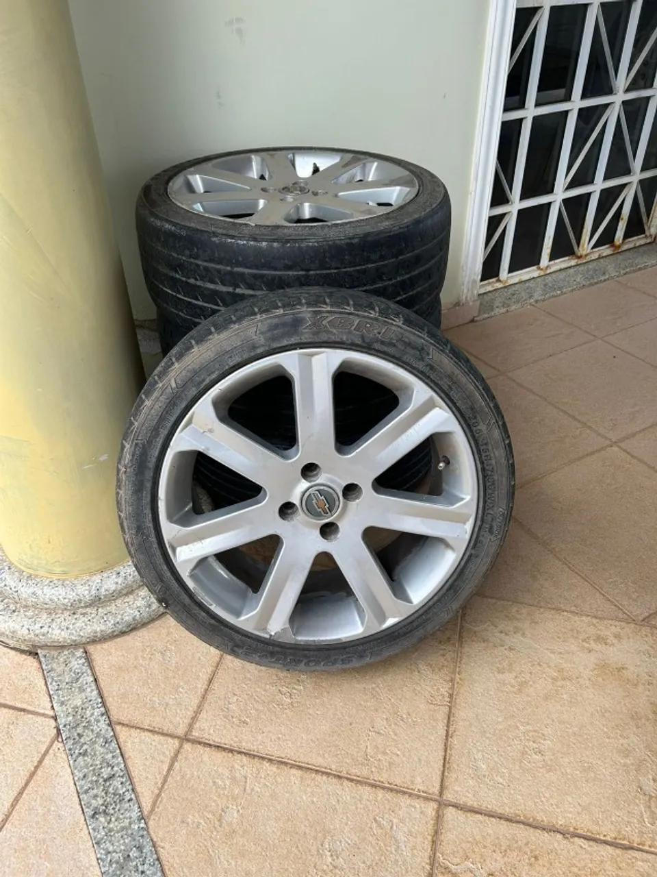 VENDE-SE JOGO DE ARO 17 GM 4X100 PNEU 205/45