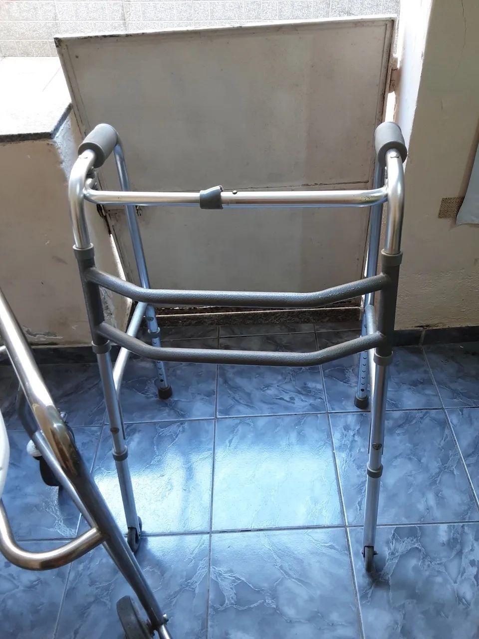 Andador em alumínio 