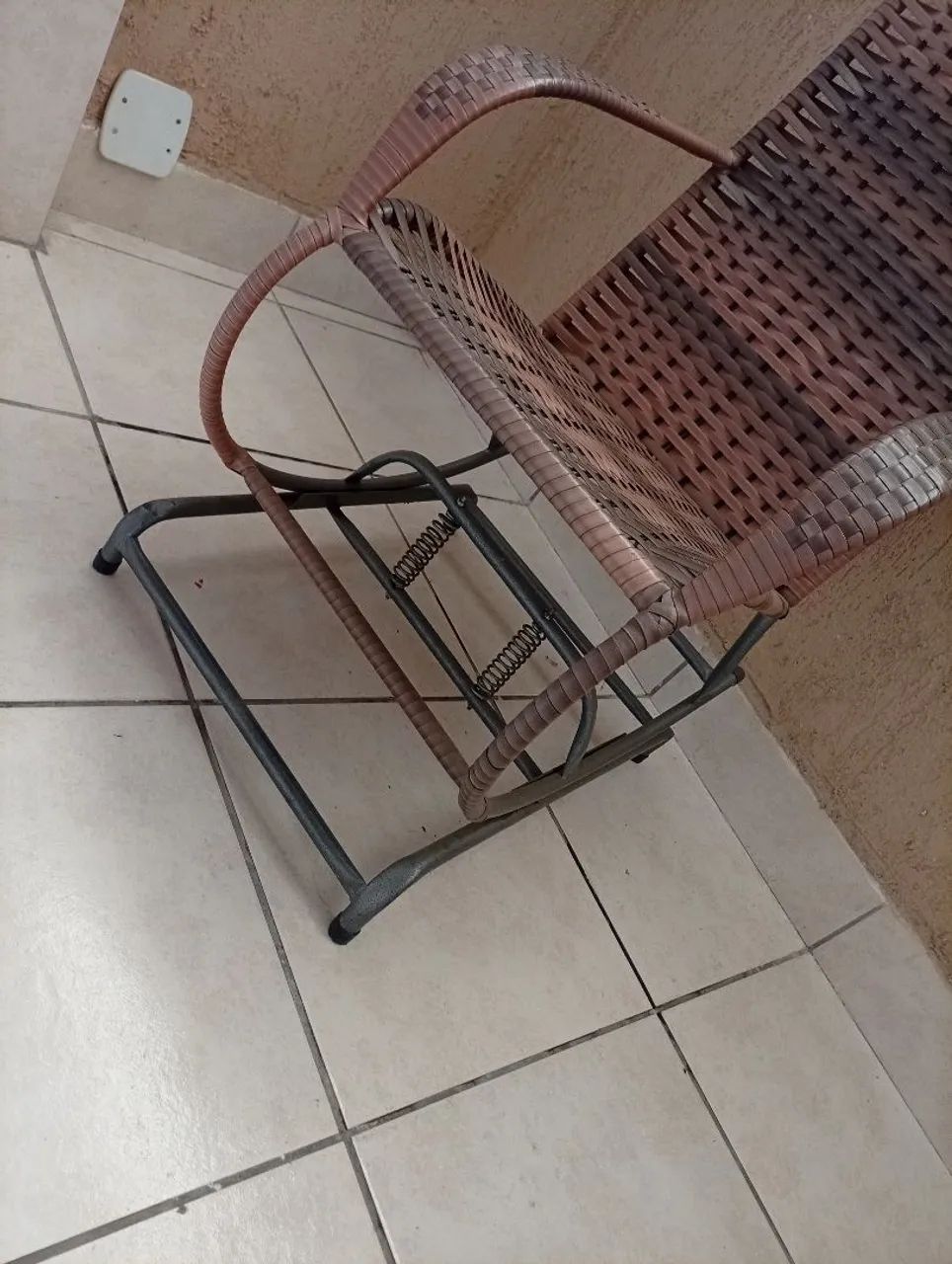 Selling rocking chairs64842071474305122