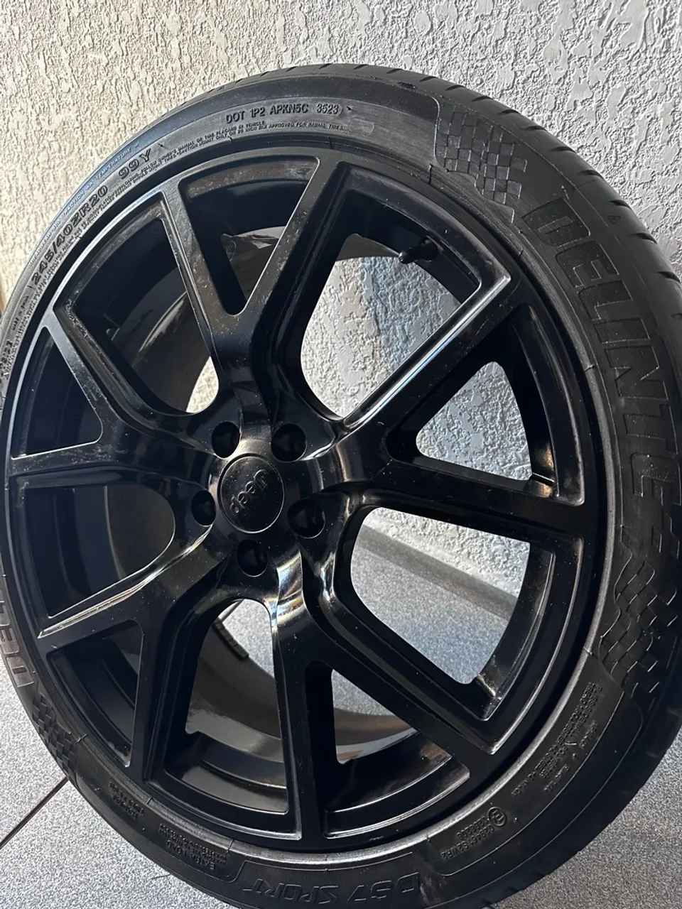 BARBADA Roda Jeep Aro 20 com Pneu Delinte 245/40 ZR20