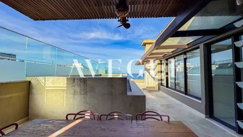 Cobertura linear reformada com 3 suítes, piscina e vista mar no Leblon.