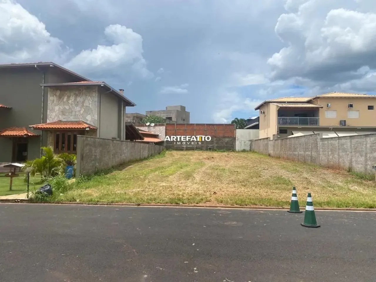 VENDE-SE CONDOMÍNIO ENSEADA DA FRONTEIRA EM RIFAINA