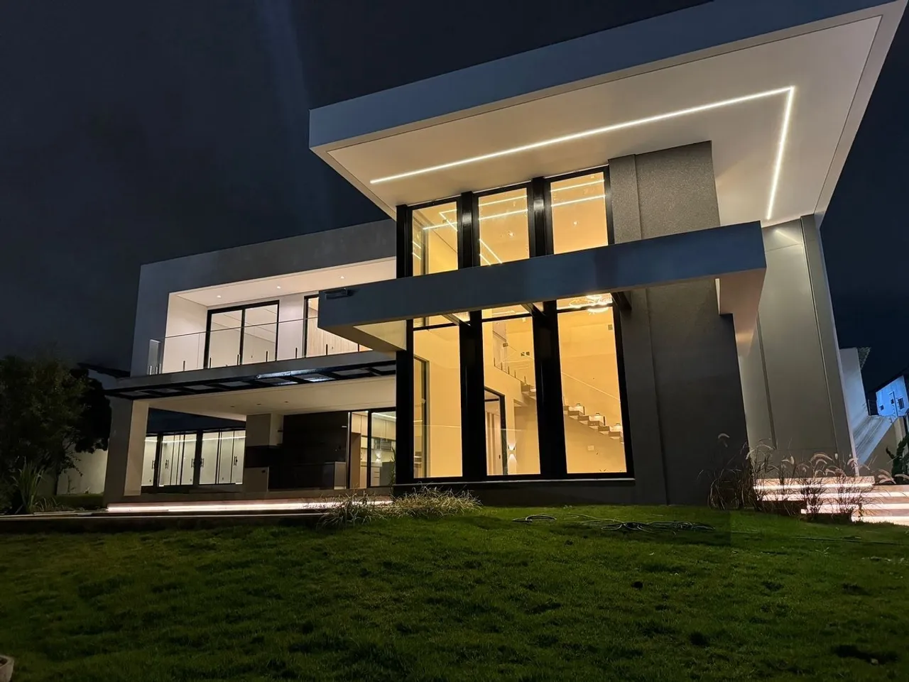 Mansão com 4 suites, aceitamos imóvel de menor valor
