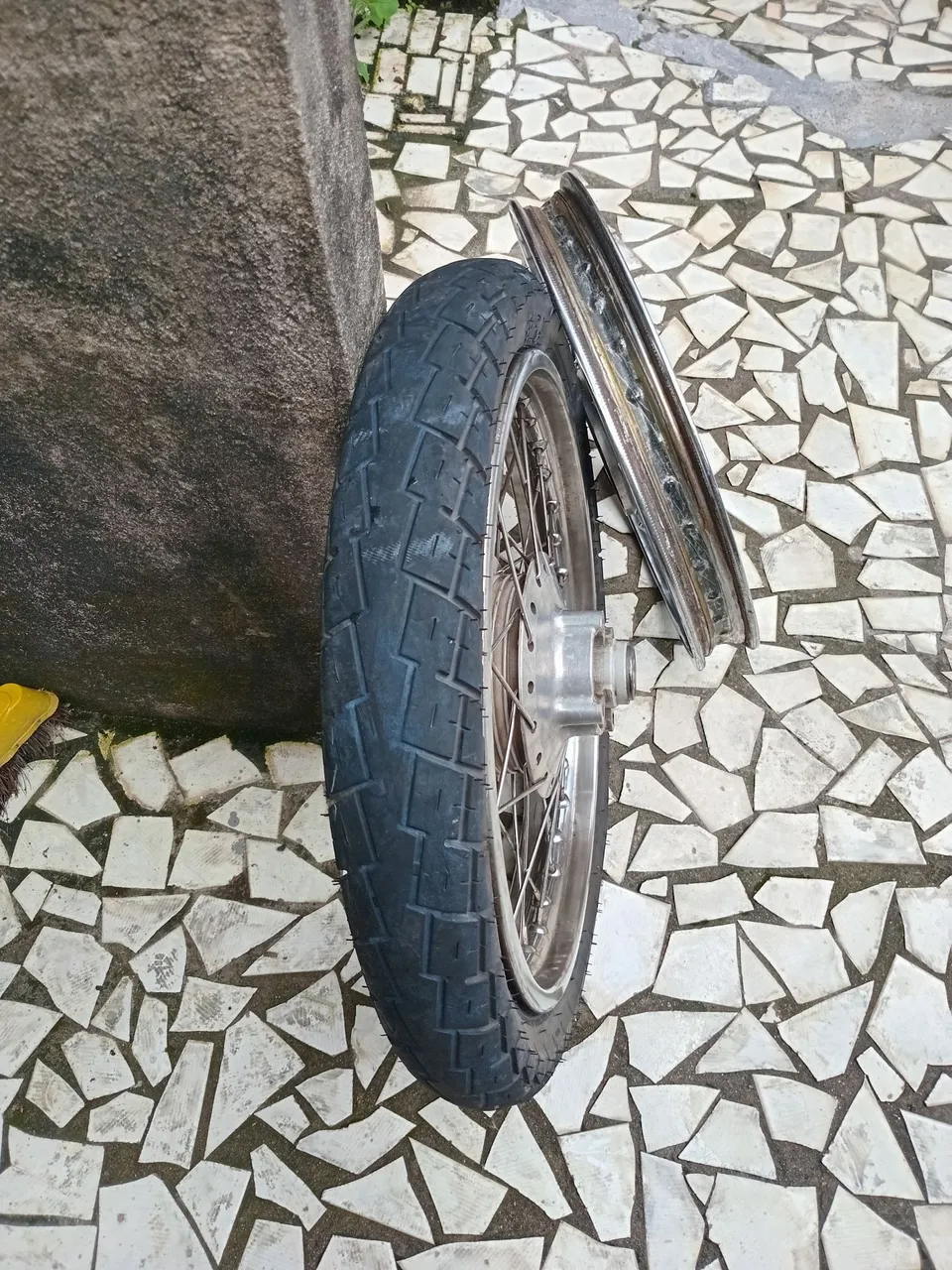 Roda de moto com pneu da fan 125
