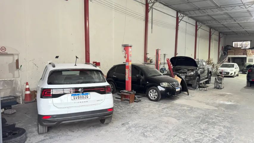 Oficina de funilaria e pintura completa, operando com equipe e clientela ativa